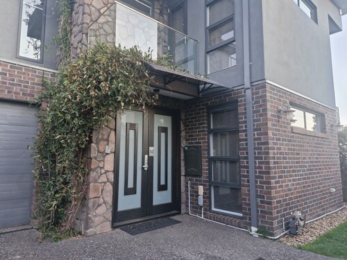 Begonia Residence - A Walk to Deakin University