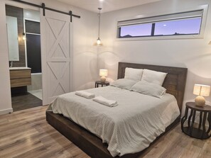 4 عدّة غرف نوم ومكواة/لوح كي وواي فاي وملاءات أسرّة