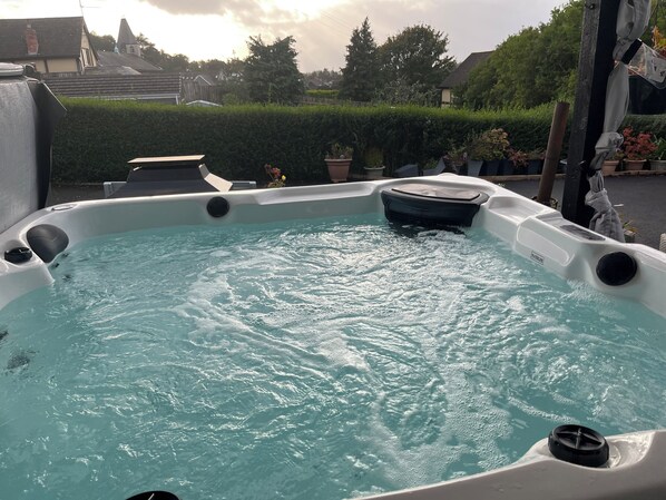Bañera de hidromasaje exterior
