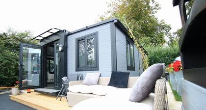 2-BR Sunset Retreat Cabin HotTub& Sunset Views separate log cabin with projector