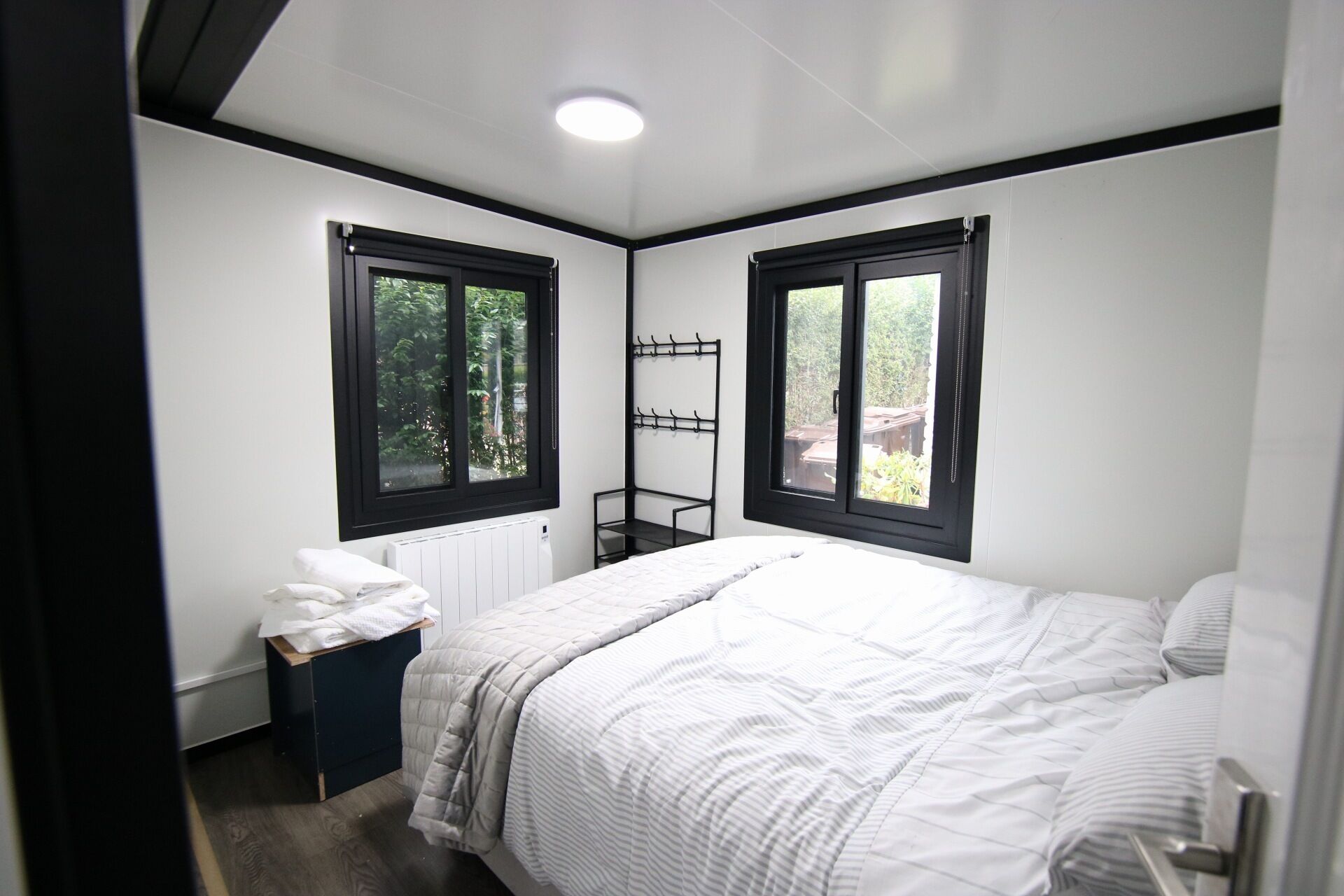 2 bedrooms, travel crib, free WiFi, bed sheets