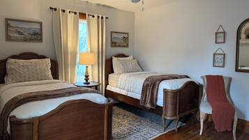 3 室のベッドルーム、アイロン / アイロン台、WiFi、ベッドシーツ