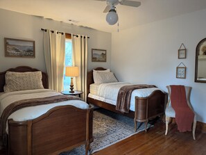 3 makuuhuonetta, silitysrauta/-lauta, Wi-Fi, vuodevaatteet