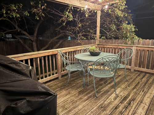 Historic 3-bedroom house, Walking distance to downtown Fremont, Host Friendly