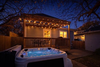 Historic Retreat • Walk to Downtown • Hot Tub