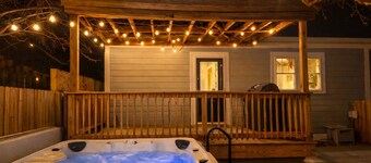 Historic 3-bedroom house, HOT TUB, Walking distance to downtown Fremont