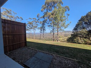 Property grounds - Maleny-Montville Cottages #4 - 2 bed with ocean views (Balmoral Ridge)