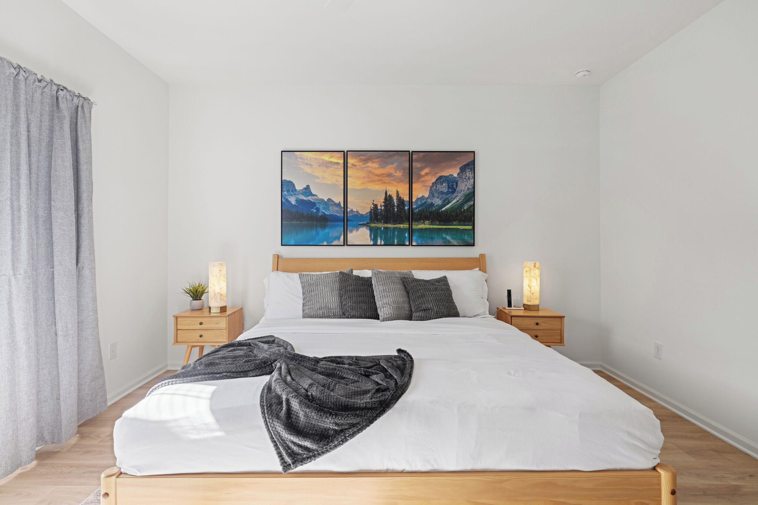 6 bedrooms, iron/ironing board, WiFi, bed sheets