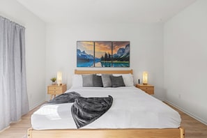 6 bedrooms, iron/ironing board, WiFi, bed sheets