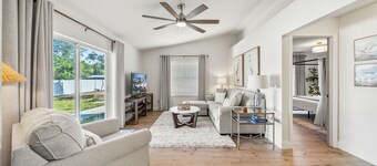 Mid Term Stays! Fully Remodeled luxury home in Deltona with Patio Area! New!