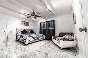 4 bedrooms, iron/ironing board, free WiFi, bed sheets