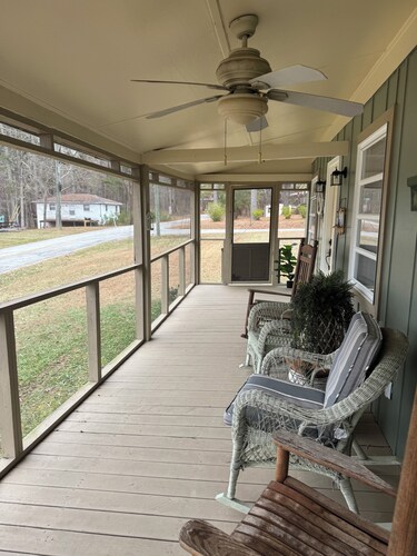 Cozy Lake Sinclair Cabin – Boat Ramp & Dock Next Door!