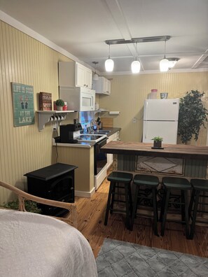 Microwave, oven, stovetop - Cozy Lake Sinclair Cabin – Boat Ramp & Dock Next Door! (Eatonton)