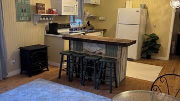 Micro-ondes, four, plaque de cuisson