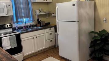 Micro-ondes, four, plaque de cuisson