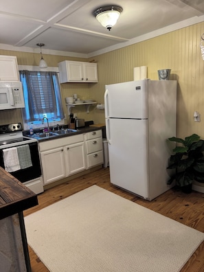 Micro-ondes, four, plaque de cuisson