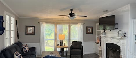 Smart-TV, peis, videospill og bøker