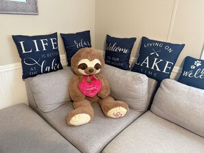 Interior - Ultimate Lakehouse, Pool, Fire pit, Gym, Kayaks, Paddleboards, Sleeps 8 (New London)