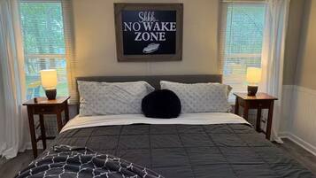 3 bedrooms, desk, iron/ironing board, free WiFi