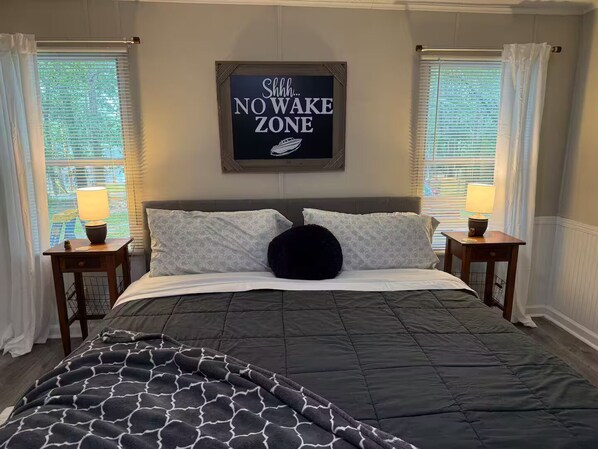 3 bedrooms, desk, iron/ironing board, free WiFi