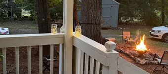 Ultimate Lake Staycation, Pool, Fire pit, Gym, Kayaks, Paddleboards, Sleeps 8