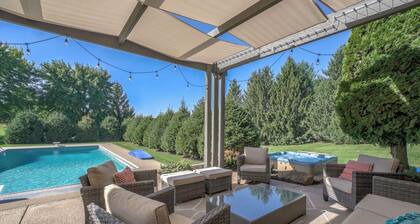 Resort; pool, hot tub, golf carts and trails. 5-Star host on another platform