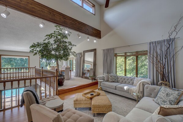 Smart TV, books, stereo