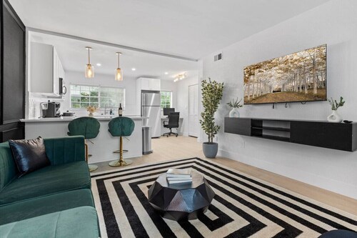 Elegant 1BR in perfect location - Parking & Crib