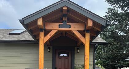Garden House ~ New Home! In the heart of Forks, walking distance to town
