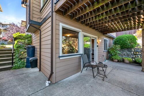 Cozy Suite for exploring beautiful British Columbia's Island and nature.