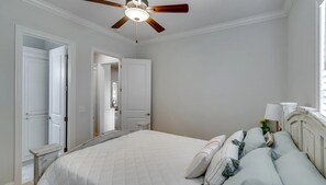 4 多间卧室、熨斗/熨衣板、WiFi、床单