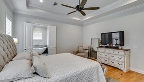 4 عدّة غرف نوم ومكواة/لوح كي وواي فاي وملاءات أسرّة