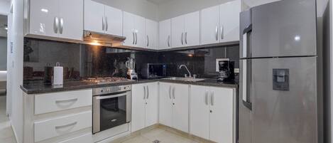 Microondas, horno y parrilla de estufa