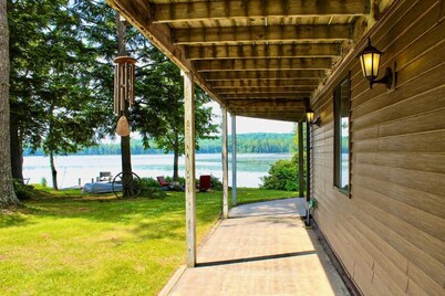 SR/SL Two Lakefront Homes w/Sauna, Decks, Sleeps 16 – Perfect for Families