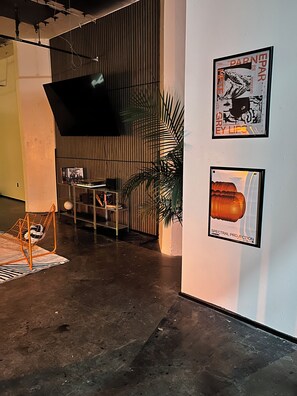 Interior - Cozy Retro 1-bedroom loft located 10 mins from Downtown Dallas and Deep Ellum (Dallas)