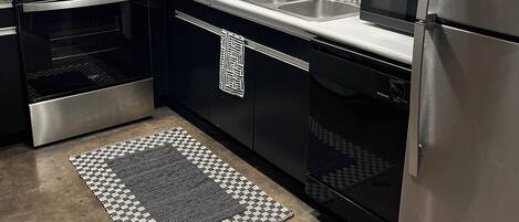 Micro-ondes, four, plaque de cuisson, lave-vaisselle