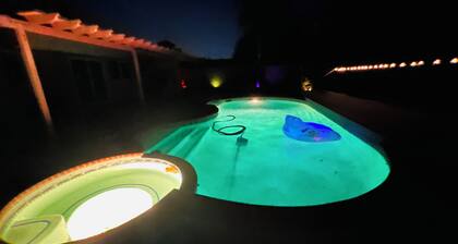 Lovely apartment with pool and Jacuzzi and a view of 6 flags in Santa Clarita