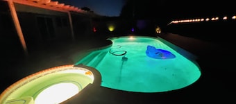 Lovely apartment with pool and Jacuzzi and a view of 6 flags in Santa Clarita