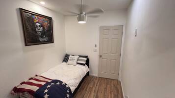 1 bedroom, internet, bed sheets