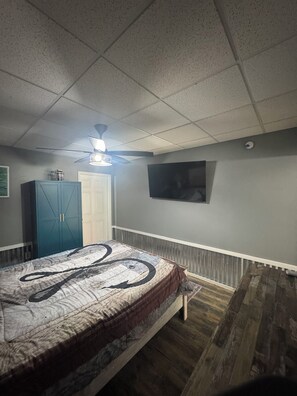 WiFi, bed sheets