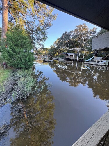 Waterfront Retreat with Dock & Kayaks – The Low Tide Lounge, Midway GA