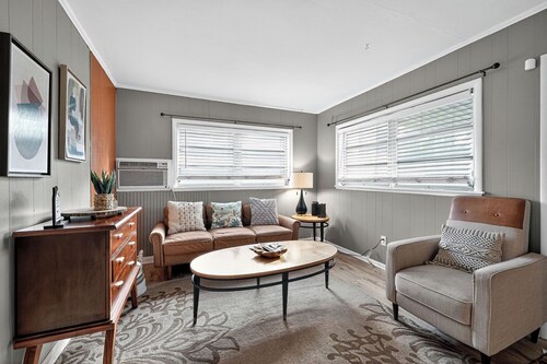 4 BD 2 BA Cozy House AC/BBQ/1GB WiFi 5 mins to Lake Hollingsworth & Downtown