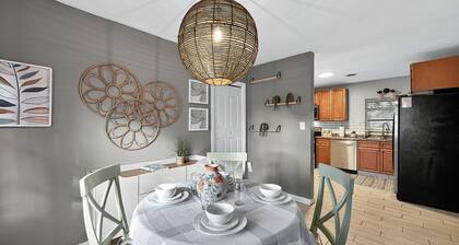 4 BD 2 BA Cozy House AC/BBQ/1GB WiFi 5 mins to Lake Hollingsworth & Downtown