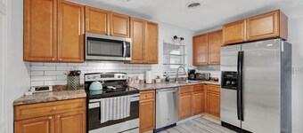 4 BD 2 BA Cozy House AC/BBQ/1GB WiFi 5 mins to Lake Hollingsworth & Downtown