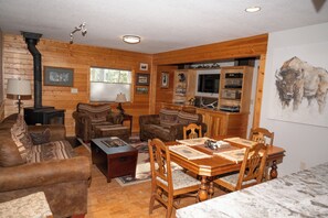 TV - Perfect little ranchette just 1/4 mile outside of Custer city limits. (Custer)