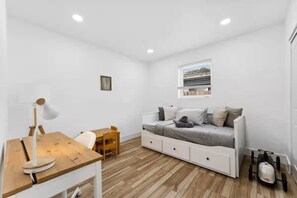 4 habitaciones, escritorio, tabla de planchar con plancha y wifi gratis 