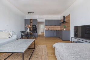 1 bedroom, iron/ironing board, free WiFi, bed sheets - Modern Studio in Old Town – Balcony & Fast Wi‑Fi (Bratislava)