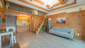 Basic Room, 1 Bedroom (CocoMelon) | 1 bedroom, free WiFi - Yeosu Greenhouse Pension (Yeosu)