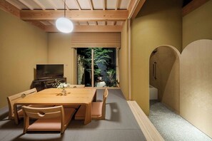 Traditional House, 1 Bedroom, Kitchenette, Garden View | Living area