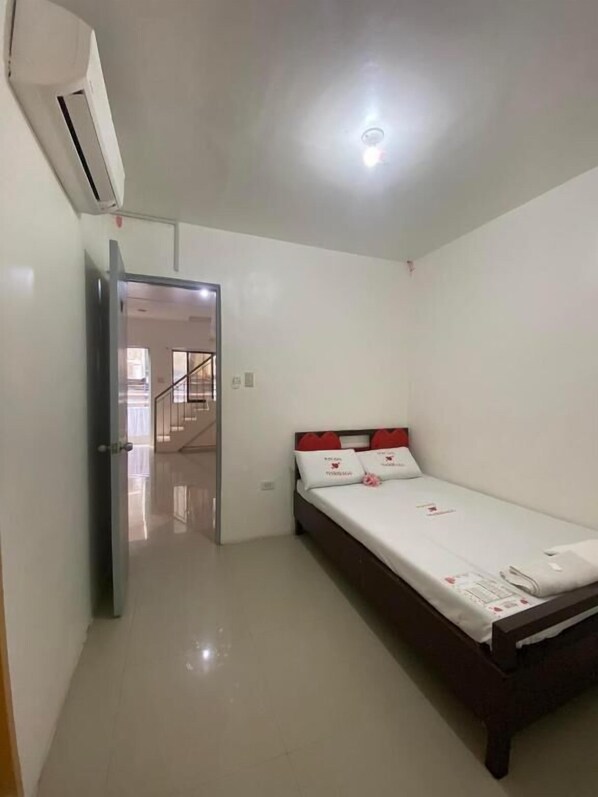 Deluxe Room | Desk - WJV INN MARIBAGO (Lapu-Lapu)